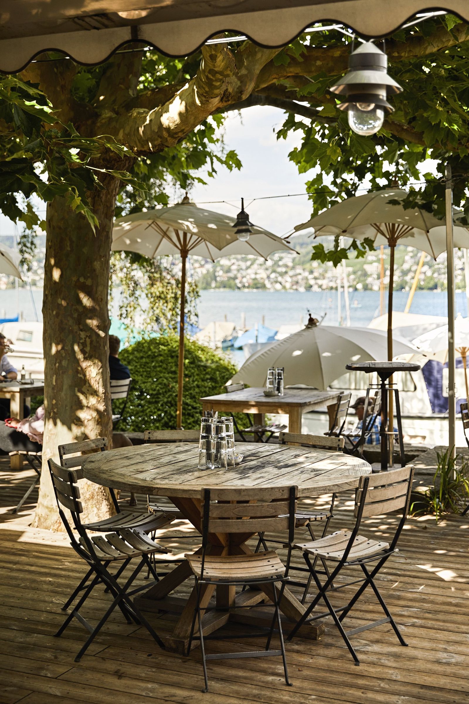 Terrasse des Seerestaurants Portofino am Zürichsee