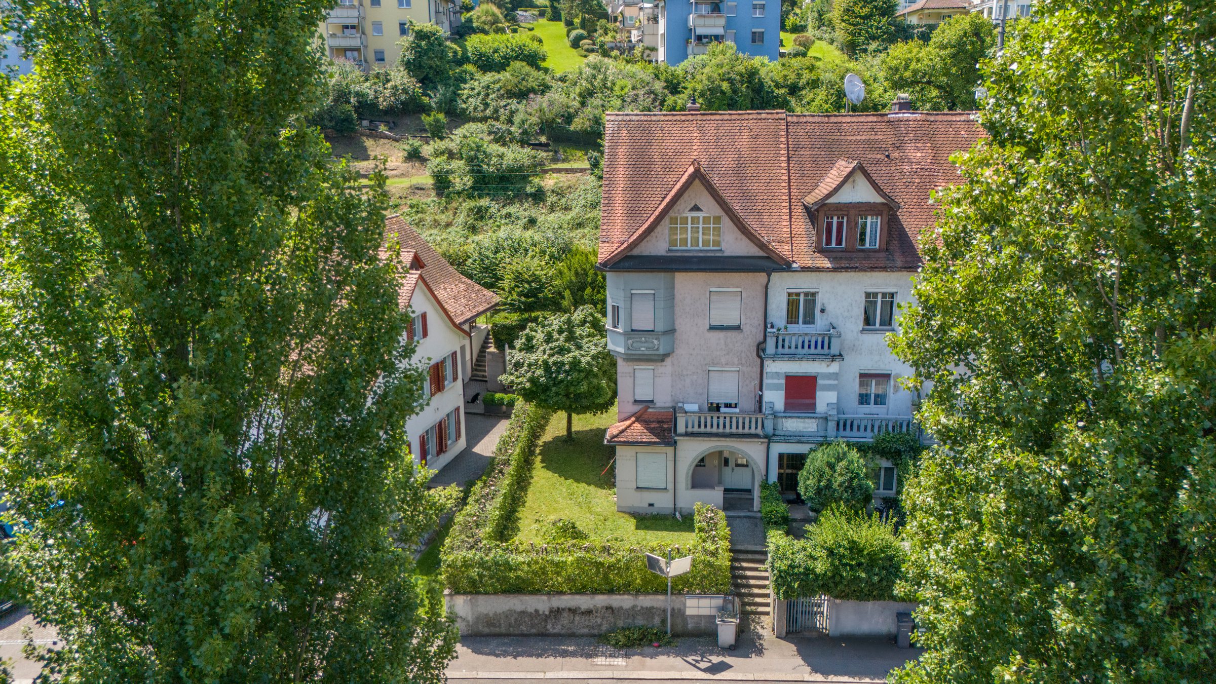 Drohnenaufnahme des Wohnhauses Seestrasse 518 in Zürich