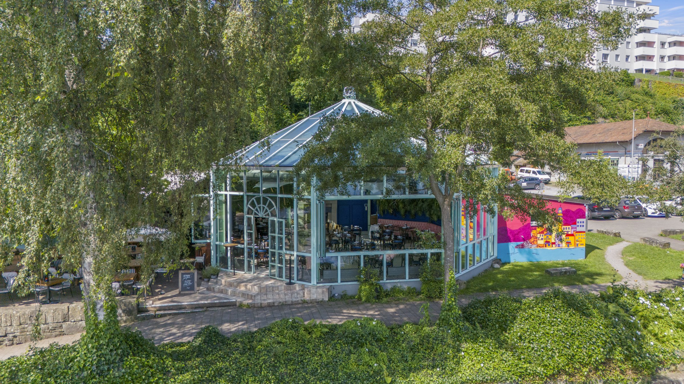 Drohnenaufnahme des Seerestaurants Portofino am See in Thalwil
