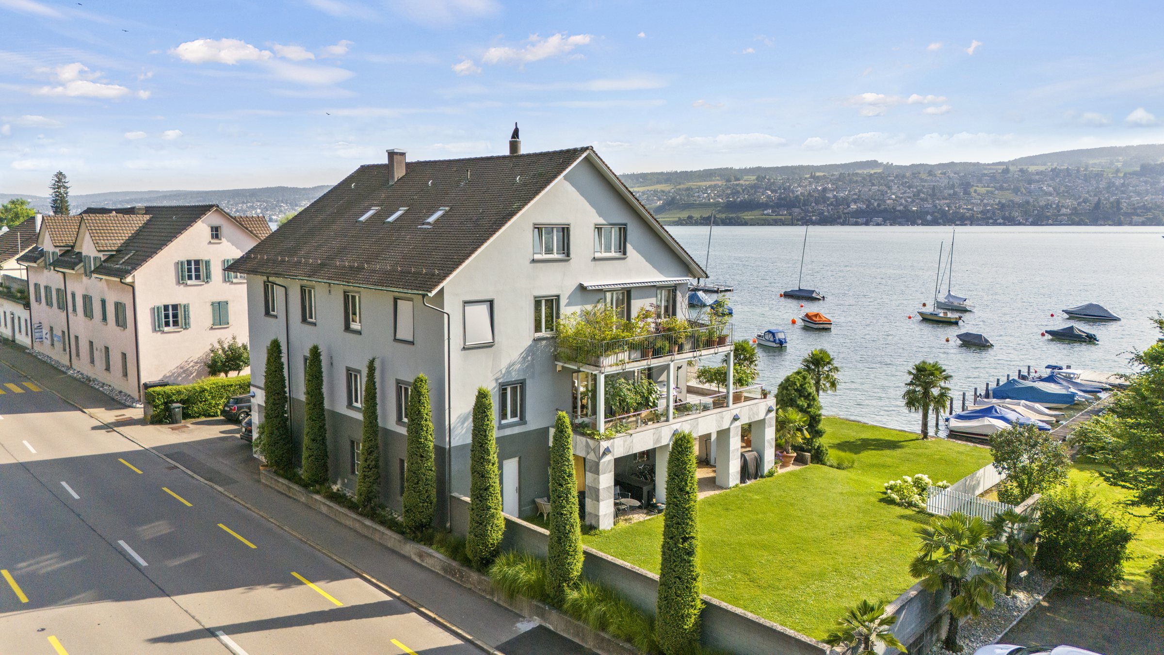Drohnenaufnahme des Wohnhauses Seestrasse 55 in Oberrieden
