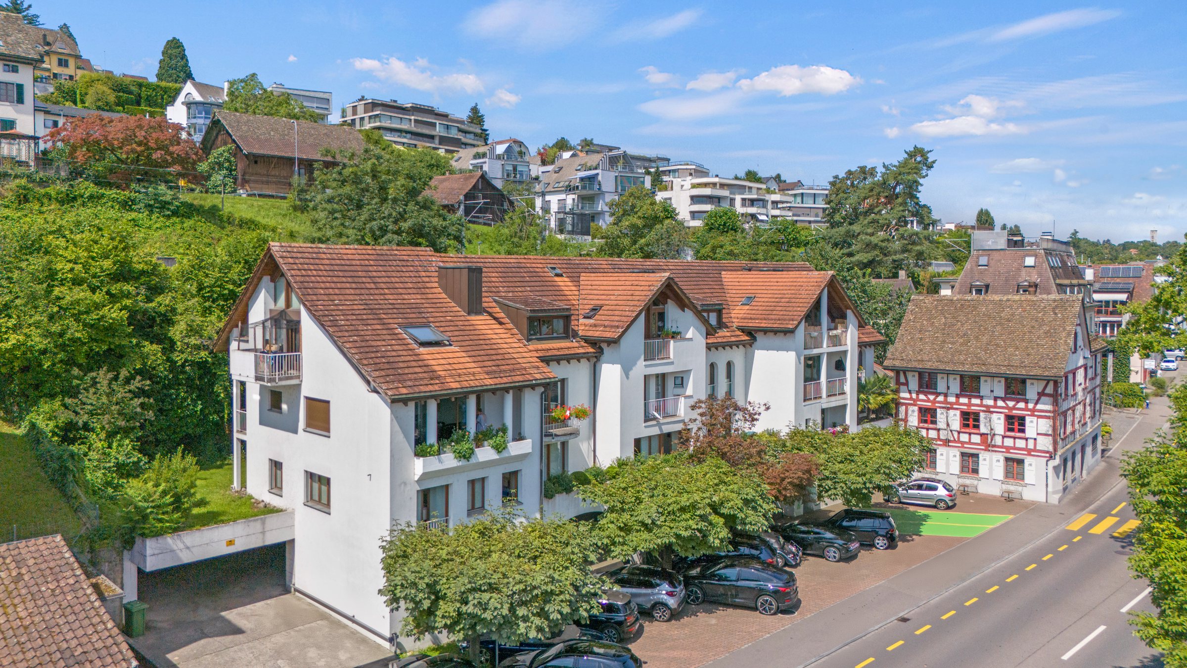 Titelfoto: Wohn- und Geschäftshaus Seestrasse 34 in Kilchberg