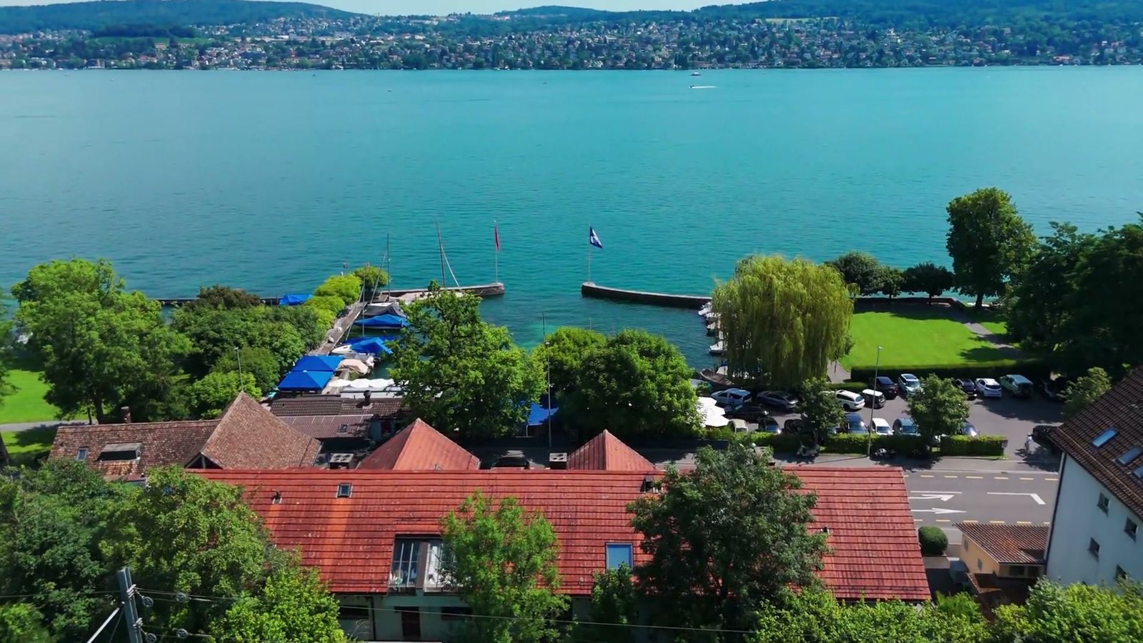Blick über den Zürichsee vom Mönchhof in Kilchberg
