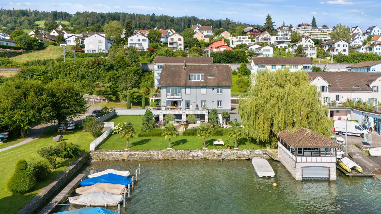 Wohnliegenschaft mit Garten am Zürichsee